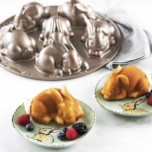 Forma na pečen&iacute; Baby Bunny, hlin&iacute;k, litina, &Oslash; 31 cm, objem 1 litr &ndash; těsto ze dvou vajec, cena 1 579 Kč