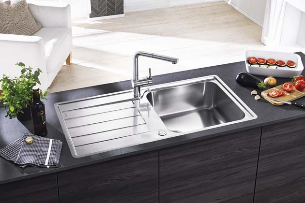 Dřez Classimo XL 6 S-IF INFino, kart&aacute;čovan&yacute; nerez, proveden&iacute; PushControl, cena 10&nbsp;290&thinsp;Kč, baterie Linus S&nbsp;(Blanco), v&yacute;suvn&aacute; sprcha, cena 7&nbsp;600&thinsp;Kč