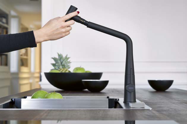 Kuchyňsk&aacute; baterie Icon, matn&yacute; čern&yacute; n&aacute;střik, cena 14&nbsp;190&thinsp;Kč