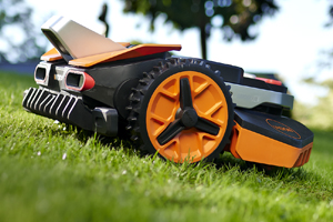 Robotick&aacute; sekačka Landroid Vision M600se v prostoru orientuje podle integrovan&eacute; kamery, cena 29 990 Kč,