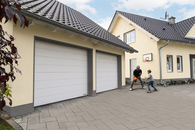 Sekčn&iacute; gar&aacute;žov&aacute; vrata H&ouml;rmann RenoMartic jsou v akčn&iacute; nab&iacute;dce v &scaron;irok&eacute;m spektru rozměrů. V&iacute;ce informac&iacute; na www.hormann.cz