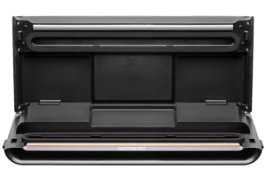 Vakuovac&iacute; sv&aacute;řečka VA0040, čtyři provozn&iacute; režimy, turbo tlač&iacute;tko, souč&aacute;st&iacute; balen&iacute; dva rozměry s&aacute;čků a řezac&iacute; nůž, bohat&eacute; dokoupiteln&eacute; př&iacute;slu&scaron;enstv&iacute;, cena 1 399 Kč