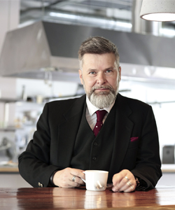 Odborn&iacute;k Pavel &Scaron;ramota produktov&yacute; manažer značky CATLER