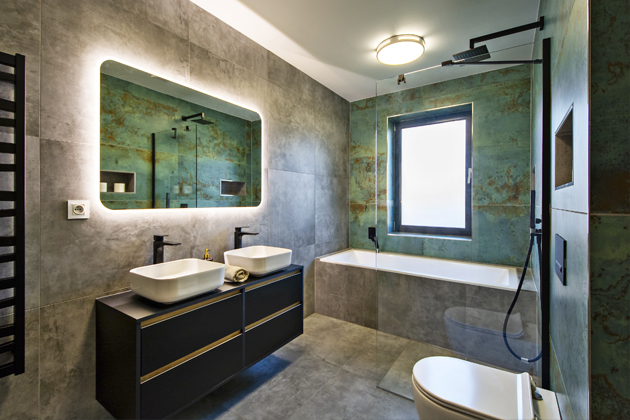 Hlavn&iacute; velk&aacute; koupelna je vybavena dvojumyvadlem, vanou i&nbsp;sprchov&yacute;m koutem