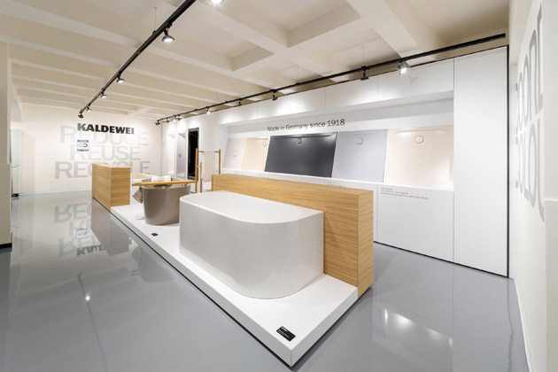 Nov&yacute; showroom HUB IN BATH v Karl&iacute;ně