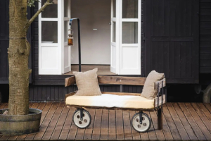 Co se zbylými prkny? Vyrobte z nich gauč!