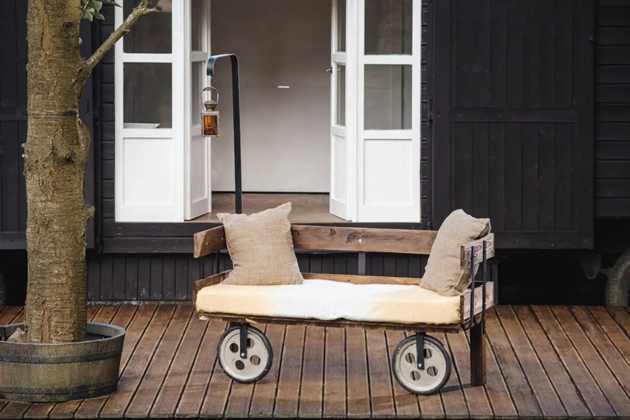 Co se zbylými prkny? Vyrobte z nich gauč!