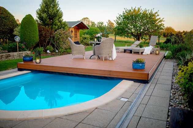 Posuvn&aacute; terasa Pooldeck, pochoz&iacute; baz&eacute;nov&eacute; zastře&scaron;en&iacute;, exotick&eacute; nebo kompozitn&iacute; dřevo,