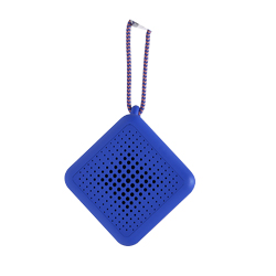 Přenosn&yacute; Bluetooth reproduktor Vappeby, voděodoln&yacute;, při pln&eacute;m nabit&iacute; přehr&aacute;v&aacute; 80 hodin, 8 &times; 8 &times; 6 cm, cena 299 K