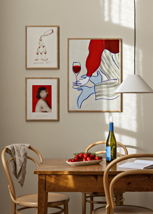 N&aacute;stěnn&aacute; galerie Red Wine, sada tř&iacute; plak&aacute;tů v dřevěn&yacute;ch r&aacute;mech, cena celkem 3 954 Kč