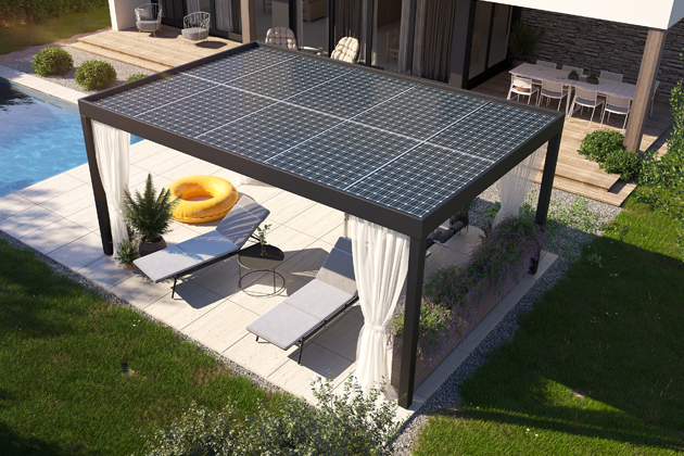 Inovativn&iacute; pergola Solar se sol&aacute;rn&iacute; střechou, kter&aacute; generuje čistou energii pro v&aacute;&scaron; baz&eacute;n či venkovn&iacute; osvětlen&iacute;, v&yacute;kon 4,35 až 5,22 kWp a baterie o kapacitě 3,1 kWh,