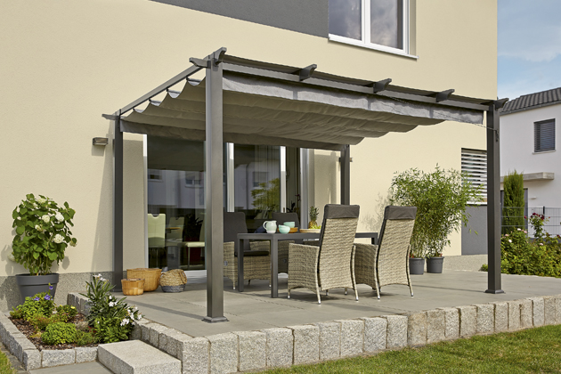 Pergola Kreta  se shrnovac&iacute; l&aacute;tkovou střechou, kter&aacute; chr&aacute;n&iacute; před UV z&aacute;řen&iacute;m, hlin&iacute;kov&aacute; konstrukce je o&scaron;etřena pr&aacute;&scaron;kov&yacute;m lakem, cena od 14 990 Kč