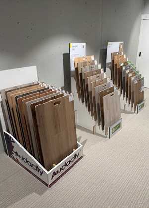 Nový showroom DOORNITE na Žižkově: Proč výběr interiérových dveří rozhoduje o hodnotě vaší nemovitosti