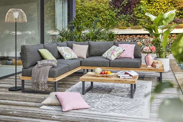 Set lounge nábytku Zoe, ocel s práškovým nástřikem, 100% recyklovaný teak, cena 49 990 Kč