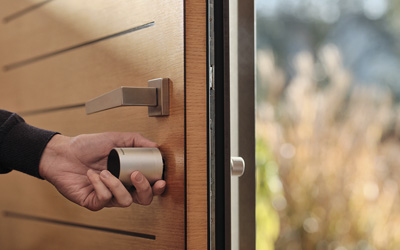Bezpečněj&scaron;&iacute; a flexibilněj&scaron;&iacute; př&iacute;stup domů zajist&iacute; Smart z&aacute;mek a kl&iacute;če, cena 9 690 Kč