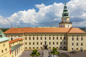 Památka UNESCO i komunitní sál dokazují, že moderní materiály nejsou jen pro novostavby