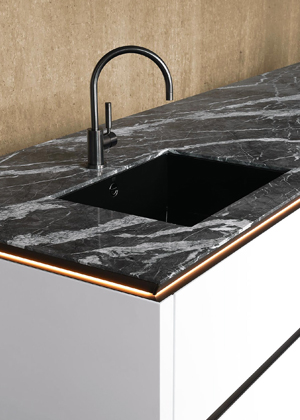 Sestava SieMatic, keramick&aacute; pracovn&iacute; deska Colors