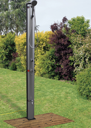 Sol&aacute;rn&iacute; sprcha Kombi z&nbsp;UV stabilizovan&eacute;ho plastu, objem 40&thinsp;l, cena 5 490 Kč