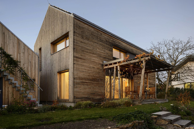 Moderní dřevostavba (Atrea) s parametry pasivního domu s měrnou potřebou tepla na vytápění 15 kWh/(m2.a)