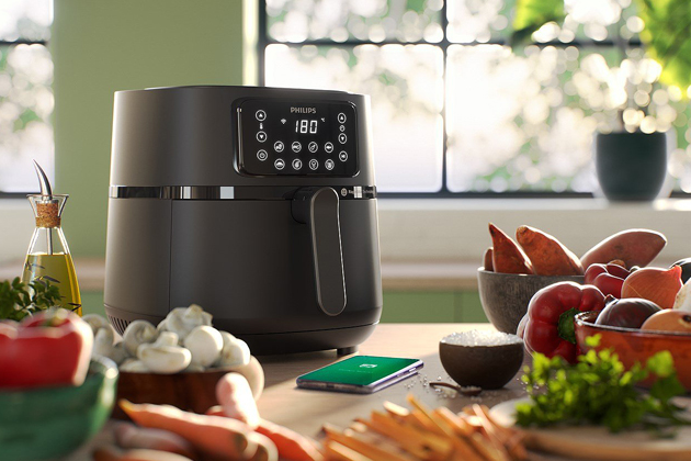 Horkovzdu&scaron;n&aacute; frit&eacute;za XXL HD9285/90 (Philips), objem 7,2 l, možnost připojen&iacute; k&nbsp;wi-fi, cena 5 299 Kč